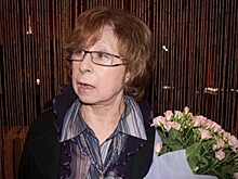 Обиженная на Россию Ахеджакова получила предупреждение