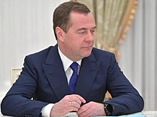 «Запасайтесь попкорном»: Медведев предрек кровавую развязку в схватке Залужного и Зеленского