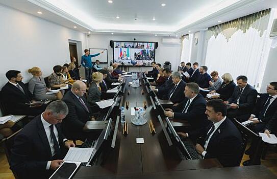 В Югре утвердили бюджет до 2022 года. Более 70 % средств направят на образование и здравоохранение