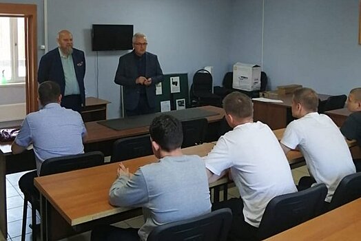 С будущими полицейскими прошла патриотическая беседа