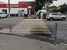 В Батайске подросток перебегал дорогу на красный свет и попал под машину