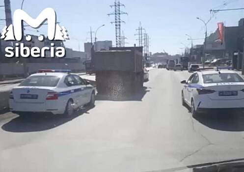 Водитель КамАЗа устроил погоню в центре российского города и попал на видео