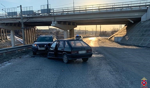 В Волгоградской области водитель без прав устроил ДТП с 4 пострадавшими