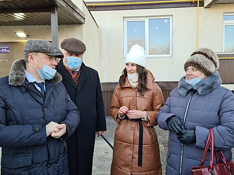 Губернатор Александр Никитин поздравил с новосельем собственников квартир проблемного дома в Притамбовье