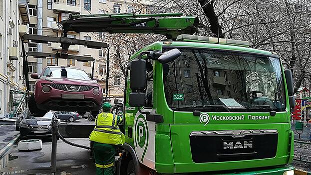 Эвакуаторы «Московского паркинга» транспортировали более 150 поврежденных в ДТП автомобилей