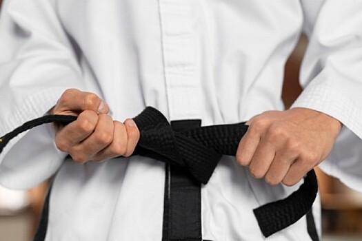 Спортсмены из школы №49 показали карате-шоу на съемках программы «Поле чудес»
