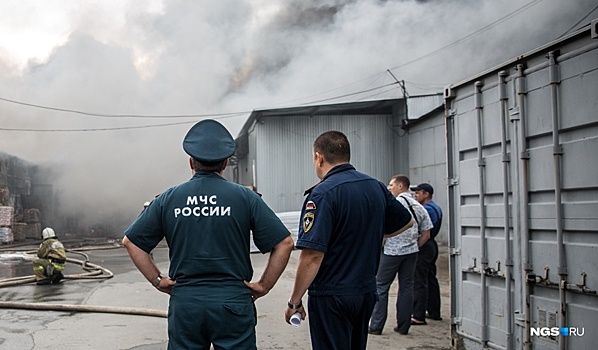 Новосибирец погиб в загоревшемся доме в Дзержинском районе — СК назвал причину пожара