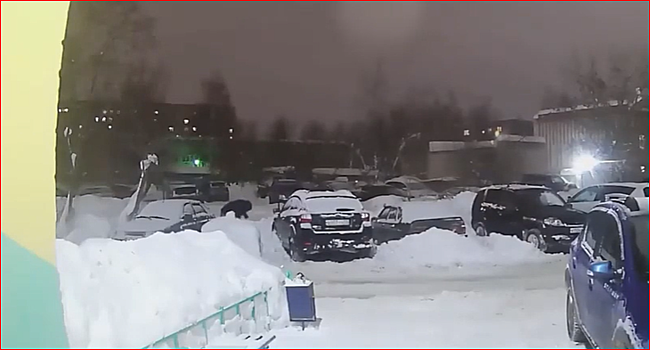 Дзержинцы мстят водителям, занимающим чужие расчищенные парковки