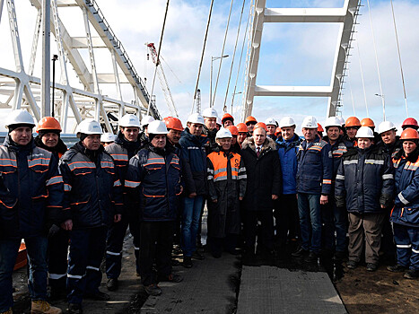 Ротенберг пообещал открыть автомобильное движение на Крымском мосту в мае