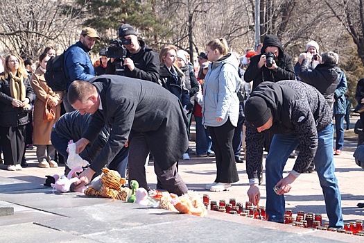 В Волгограде провели траурную акцию в память о погибших в "Крокус Сити"