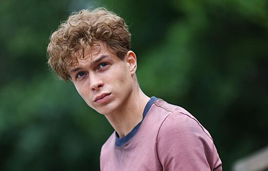 Агент Калюжного опроверг слухи о проблемах актера в армии