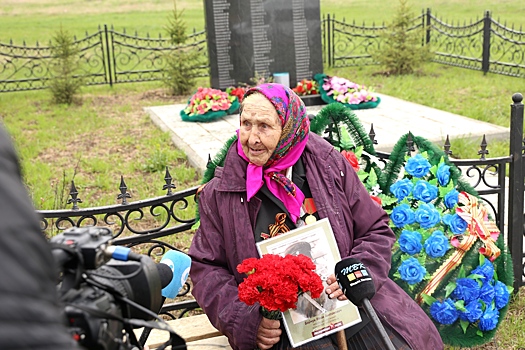 В Новосибирской области вручили орден сестре погибшего на войне героя