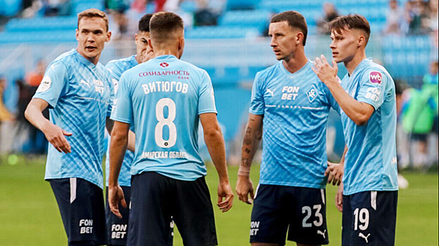 "Крылья Советов" обыграли "Факел" в матче чемпионата России по футболу