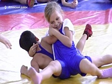 Юные борцы проводили уходящий год новогодним турниром