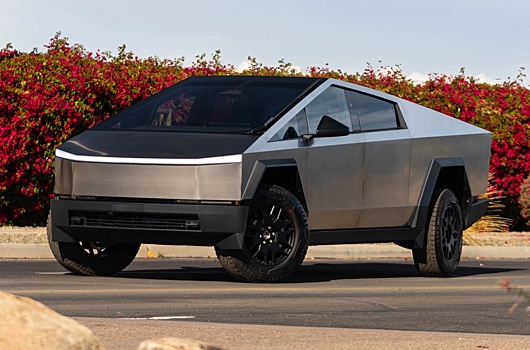 Tesla останавливает отгрузки Cybertruck и сокращает 14 000 сотрудников