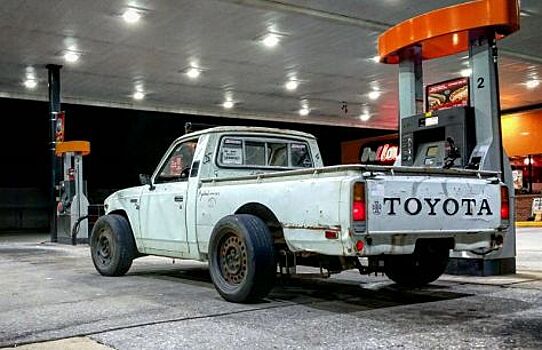 Чудеса перемен: древний Toyota Pickup стал хот-родом с мотором V8