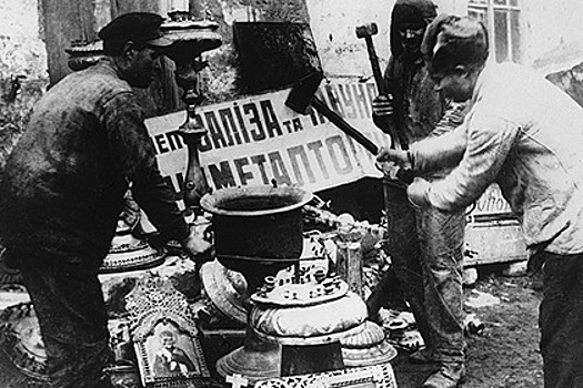 Посягнули на святое: как кекс стал заменой пасхальному куличу в рамках идеологической борьбы СССР с религией