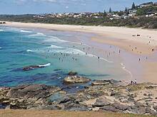 На пляж вынесло откушенную акулой-людоедом ногу