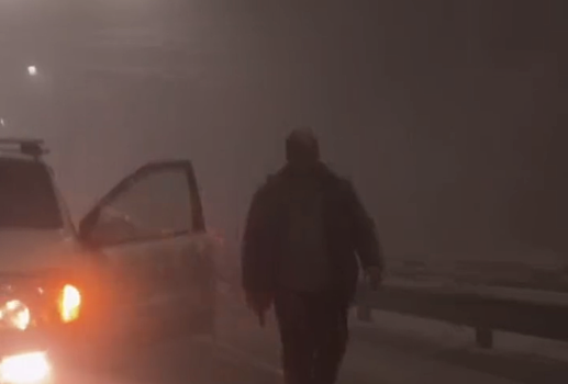 Мужчина с пистолетом напал на водительницу авто в Якутске и попал на видео