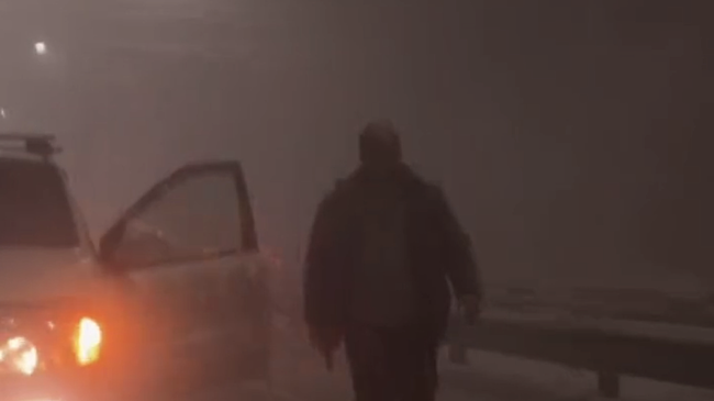 Мужчина с пистолетом напал на водительницу авто в Якутске и попал на видео