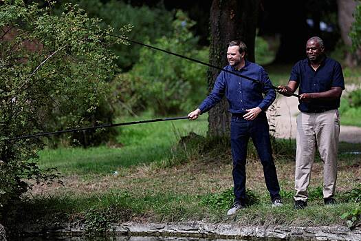 Британский министр получил предупреждение после нелегальной и неудачной рыбалки с Вэнсом