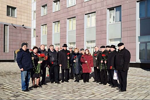 В УВД по ЦАО состоялась торжественная церемония возложения цветов к мемориальному комплексу павшим сотрудникам Управления