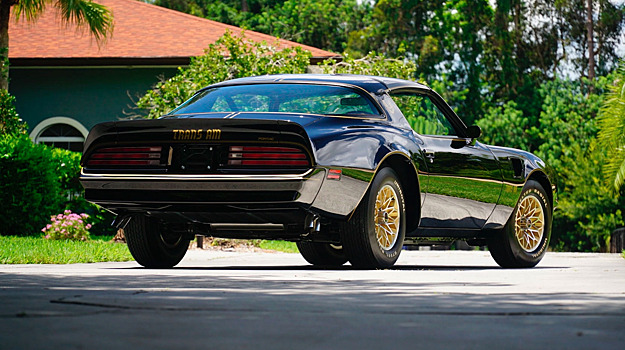 В Сети показали «новенький» Pontiac Trans Am 1977 года выпуска