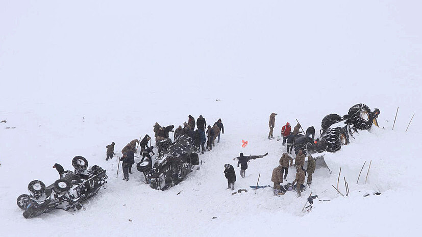 Растет число погибших при сходе лавины в Турции
