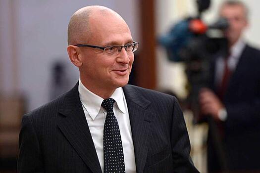 Кириенко призвал чиновников быть человечнее, не бояться эмоций и даже слез, правда перепутал Райкина с его сыном
