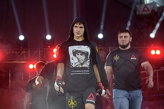 Российский боец Евлоев победил бразильца Лопеса на турнире UFC 288