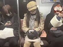 В одной стране мужчины стали ежедневно носить жуткие силиконовые костюмы в виде женщин