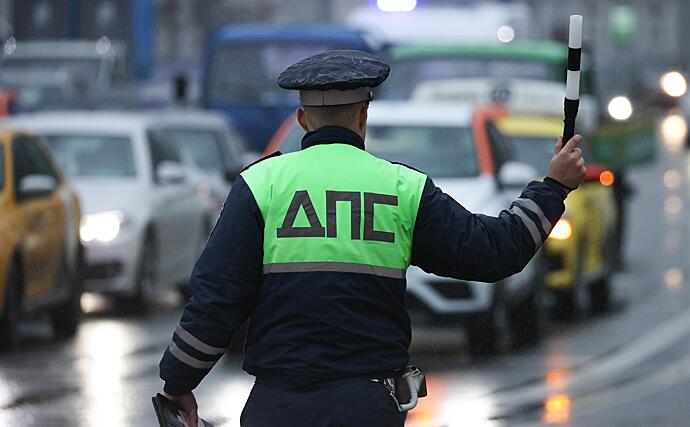 В Волгограде служебный автомобиль ГИБДД сбил мужчину на пешеходном переходе