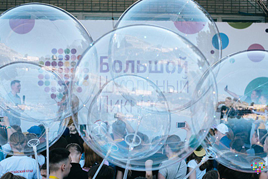 Лучшие школьники России проводят пикник в Москве