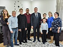 Бусаргин посетил многодетную семью в преддверии Дня матери