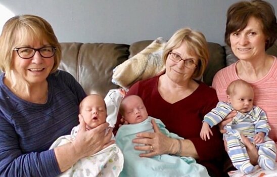 Одинокая мама троих новорожденных попросила о помощи в социальной сети и получила сразу трех бабушек детям
