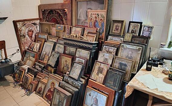 Добровольцы отряда «БАРС-Курск» спасли иконы из поврежденного храма