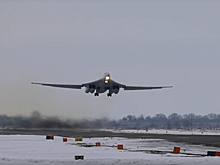 Два стратегических ракетоносца Ту-160 выполнили плановый полет в воздушном пространстве над нейтральными водами акваторий Северного Ледовитого океана, Баренцева и Белого морей