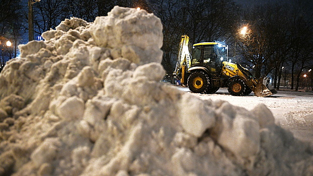 Женщина погибла после наезда трактора в Москве