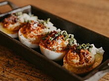 Альтернативный рецепт закуски с фаршированными шпротами яйцами