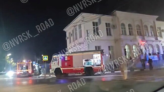 Экстренные службы стянулись к медицинскому колледжу в Новороссийске