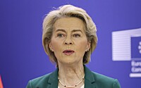 Глава Еврокомиссии высказалась о торговой войне с Китаем