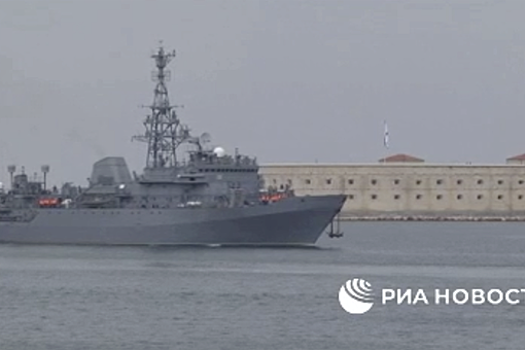Опубликовано видео прибытия атакованного ВСУ корабля "Иван Хурс" в Севастополь