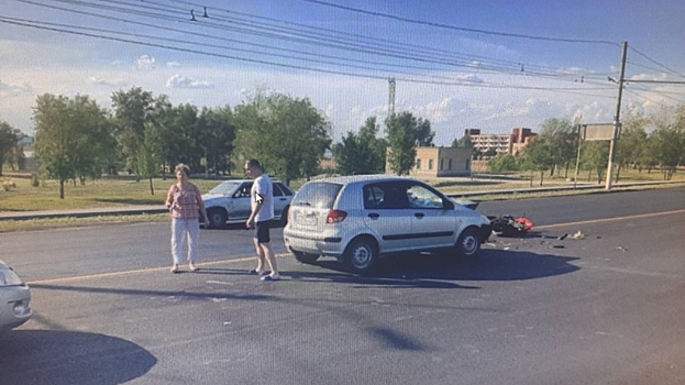 После ДТП на въезде в Балаково госпитализированы мотоциклист и водитель иномарки