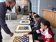 В Хорошево-Мневниках прошел сеанс одновременной игры шоколадными шашками
