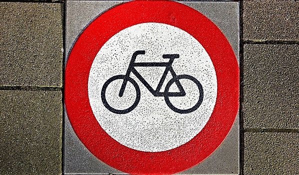 В пешеходных зонах ограничат или запретят движение велосипедистов и роллеров