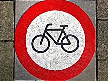 В пешеходных зонах ограничат или запретят движение велосипедистов и роллеров