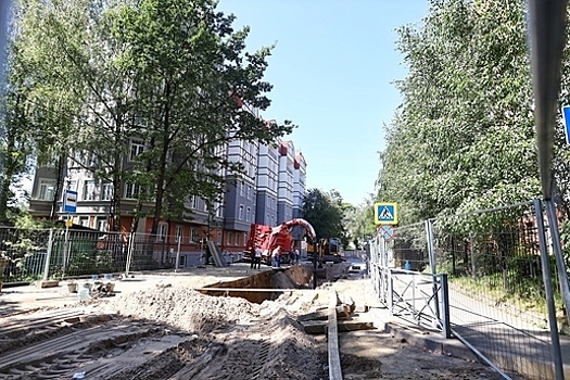 В Калининграде до середины сентября закрыли участок Тенистой Аллеи, где машина провалилась в яму