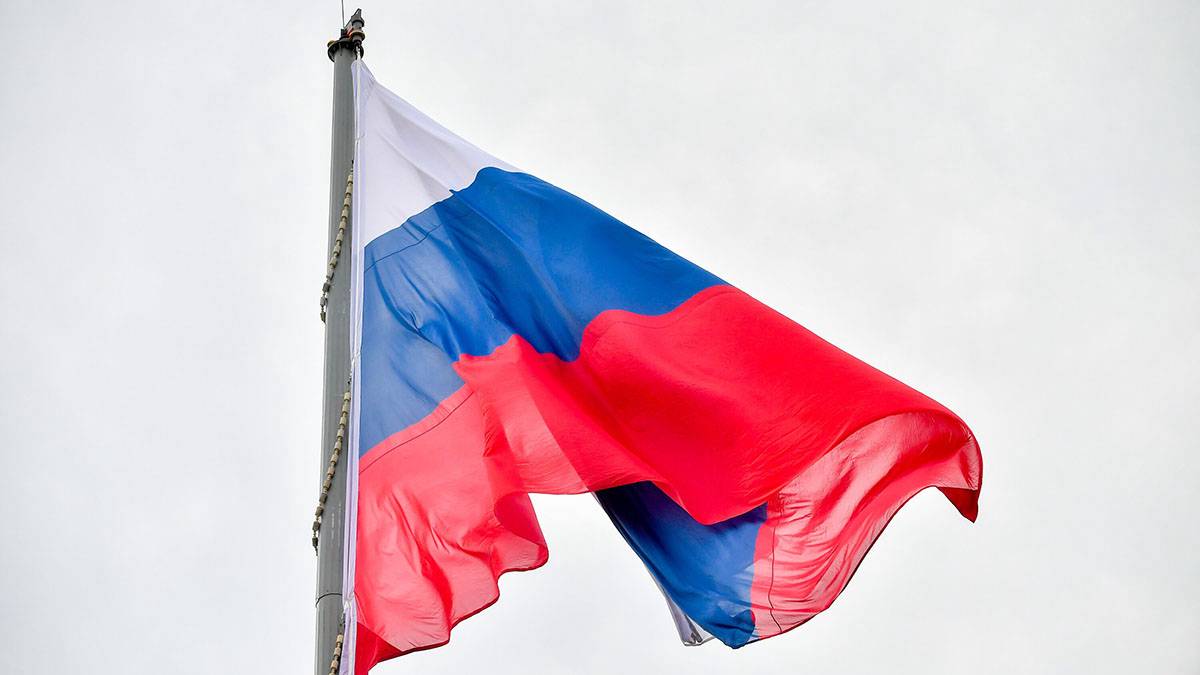 В России церемония поднятия флага и исполнения гимна станет обязательной для всех школ