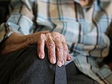 Седой пожилой мужчина с родинкой на левой щеке пропал в Новосибирске