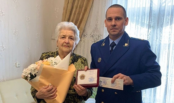 82-летней волгоградке вручили знак «Житель осажденного Сталинграда»
